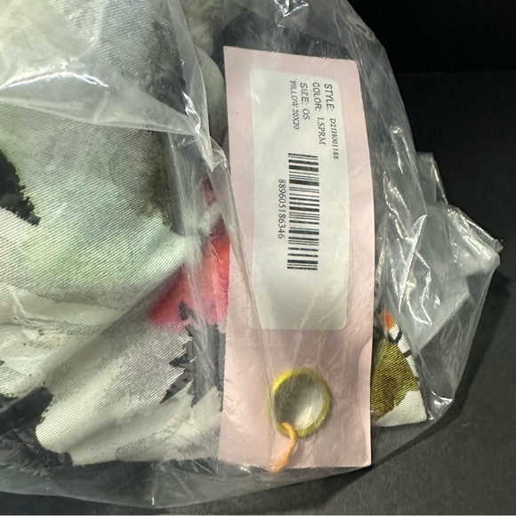 Decorative throw pillow 20” x 20” Black with floral print new with tag - Picture 4 of 5